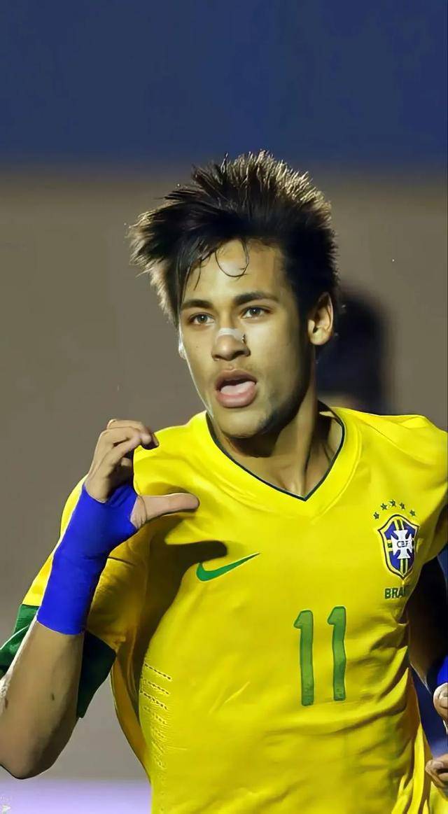 内马尔回归赛场，突破纪录首场状态亮眼，巴塞罗那观众沸腾！